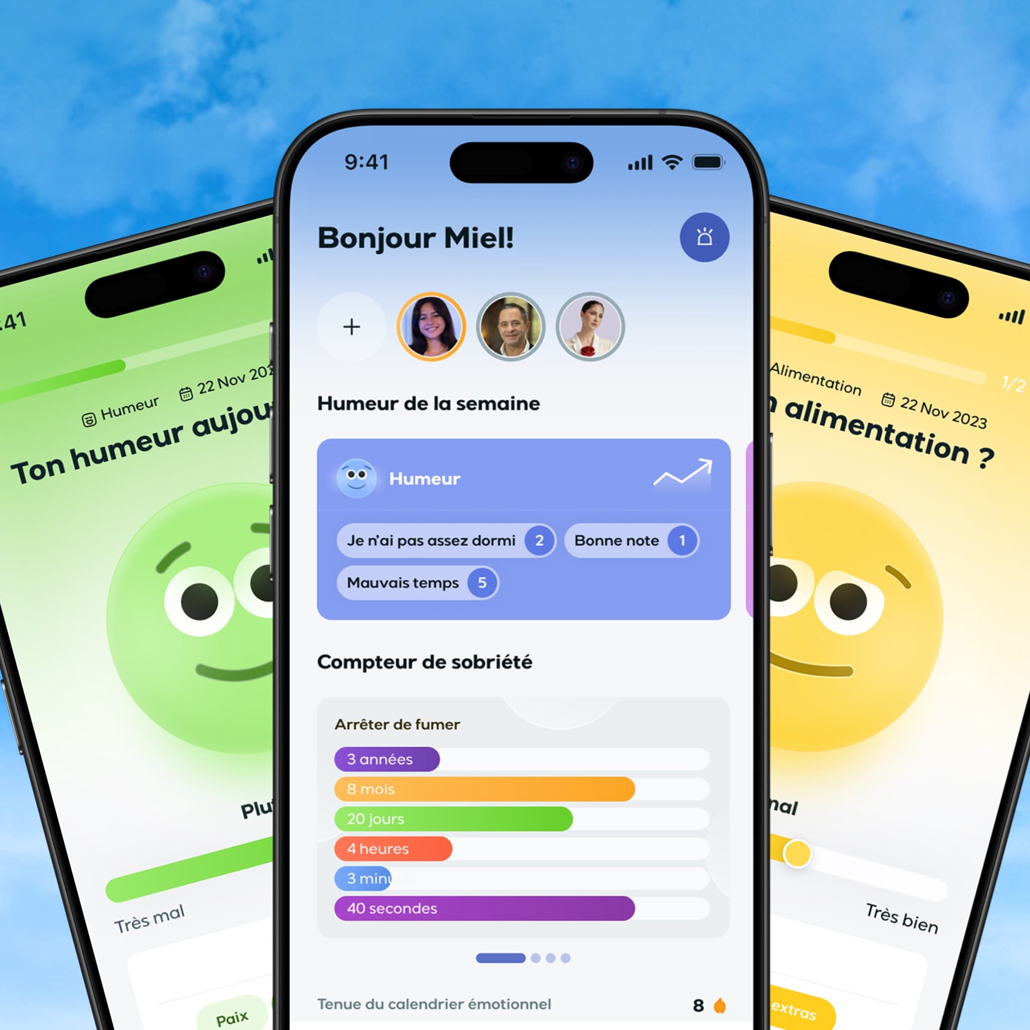 Trois écrans Lyynk en éventail sur un ciel bleu : l'accueil « Bonjour Miel ! » avec l'humeur de la semaine et le compteur de sobriété, encadré par les questionnaires humeur et alimentation
